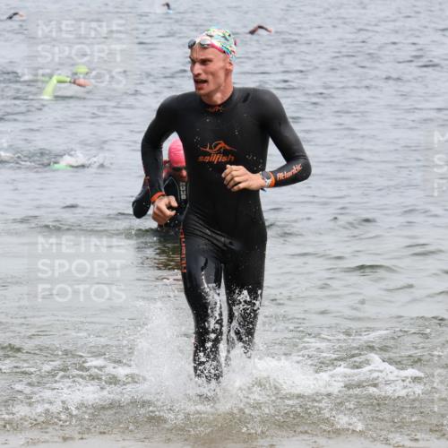 15.06.2025 - 27. Vierlanden-Triathlon Lena Gebhardt http://msf.ph/oto/8025284 15.06.2025 10:57:09 Schwimmen 654, 692, 697, 711, 718 meine-sportfotos.de