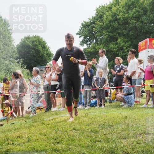 15.06.2025 - 27. Vierlanden-Triathlon KatJ http://msf.ph/oto/8025305 15.06.2025 10:58:30 Schwimmen 643, 710, 732, 741 meine-sportfotos.de