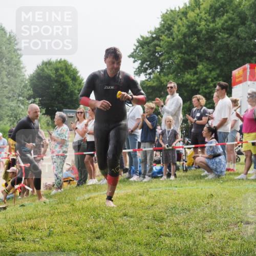 15.06.2025 - 27. Vierlanden-Triathlon KatJ http://msf.ph/oto/8025339 15.06.2025 10:58:30 Schwimmen 643, 710, 732, 741 meine-sportfotos.de