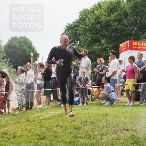 15.06.2025 - 27. Vierlanden-Triathlon KatJ http://msf.ph/oto/8025363 15.06.2025 10:58:32 Schwimmen 643, 710, 732, 741 meine-sportfotos.de