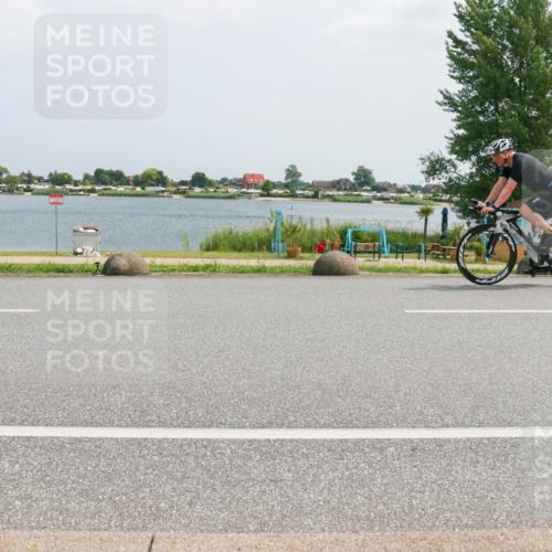 21.06.2025 - 27. Vierlanden-Triathlon H.Heesch http://msf.ph/oto/8025367 15.06.2025 12:06:50 Radfahren 825, 852, 959 meine-sportfotos.de