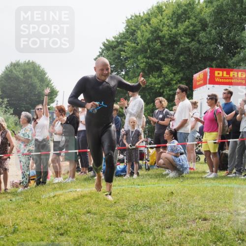 15.06.2025 - 27. Vierlanden-Triathlon KatJ http://msf.ph/oto/8025374 15.06.2025 10:58:32 Schwimmen 643, 710, 732, 741 meine-sportfotos.de