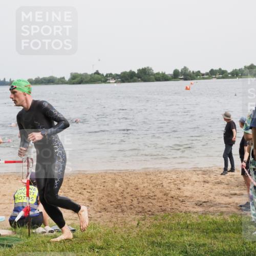 21.06.2025 - 27. Vierlanden-Triathlon MichiJ http://msf.ph/oto/8025389 15.06.2026 10:56:33 Schwimmen 685, 764, 771 meine-sportfotos.de