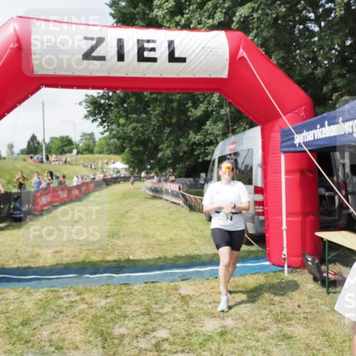 21.06.2025 - 27. Vierlanden-Triathlon MichiJ http://msf.ph/oto/8025422 15.06.2026 11:55:10 Ziel 492 meine-sportfotos.de