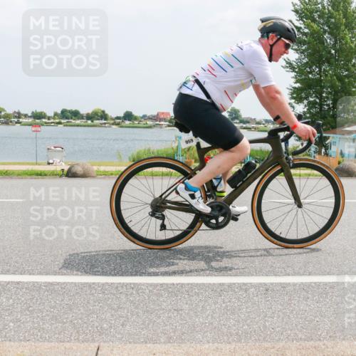21.06.2025 - 27. Vierlanden-Triathlon H.Heesch http://msf.ph/oto/8025426 15.06.2025 12:06:55 Radfahren 718, 825, 879, 950, 959 meine-sportfotos.de