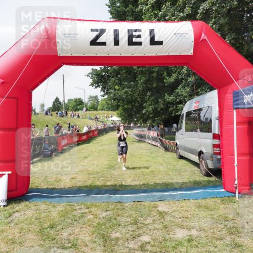 21.06.2025 - 27. Vierlanden-Triathlon MichiJ http://msf.ph/oto/8025443 15.06.2026 11:55:20 Ziel 500 meine-sportfotos.de