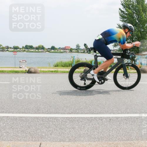 21.06.2025 - 27. Vierlanden-Triathlon H.Heesch http://msf.ph/oto/8025453 15.06.2025 12:06:56 Radfahren 718, 825, 879, 950, 959 meine-sportfotos.de