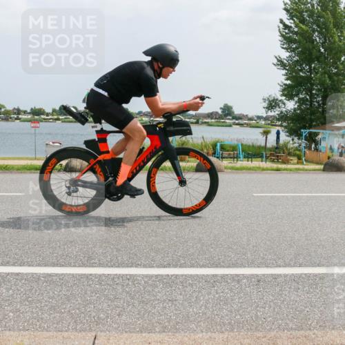 21.06.2025 - 27. Vierlanden-Triathlon H.Heesch http://msf.ph/oto/8025469 15.06.2025 12:06:56 Radfahren 718, 825, 879, 950, 959 meine-sportfotos.de