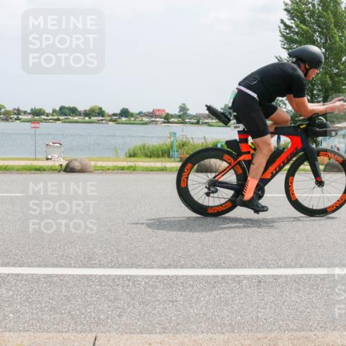 21.06.2025 - 27. Vierlanden-Triathlon H.Heesch http://msf.ph/oto/8025474 15.06.2025 12:06:56 Radfahren 718, 825, 879, 950, 959 meine-sportfotos.de