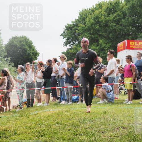 15.06.2025 - 27. Vierlanden-Triathlon KatJ http://msf.ph/oto/8025478 15.06.2025 10:58:36 Schwimmen 636, 643, 667, 732, 741, 747 meine-sportfotos.de