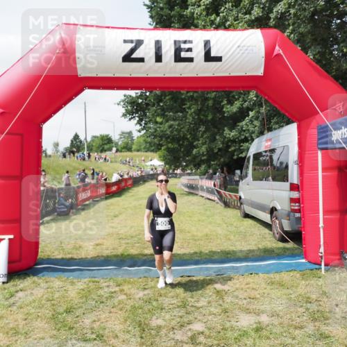21.06.2025 - 27. Vierlanden-Triathlon MichiJ http://msf.ph/oto/8025515 15.06.2026 11:55:21 Ziel 500 meine-sportfotos.de