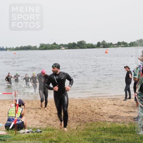 21.06.2025 - 27. Vierlanden-Triathlon MichiJ http://msf.ph/oto/8025517 15.06.2026 10:56:47 Schwimmen 642, 651, 685, 688, 691, 755 meine-sportfotos.de