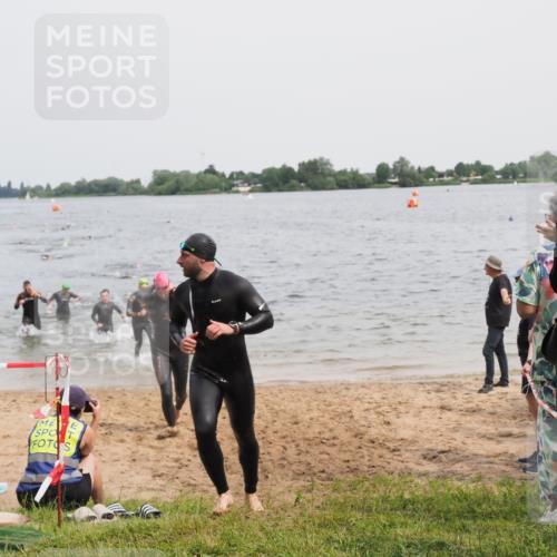21.06.2025 - 27. Vierlanden-Triathlon MichiJ http://msf.ph/oto/8025527 15.06.2026 10:56:48 Schwimmen 642, 651, 685, 688, 691, 755 meine-sportfotos.de