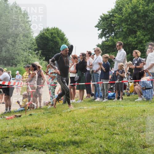 15.06.2025 - 27. Vierlanden-Triathlon KatJ http://msf.ph/oto/8025542 15.06.2025 10:58:40 Schwimmen 636, 643, 667, 684, 732, 747 meine-sportfotos.de