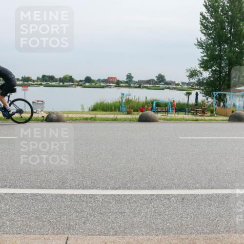15.06.2025 - 27. Vierlanden-Triathlon H.Heesch http://msf.ph/oto/8025548 15.06.2025 11:16:54 Radfahren 857, 874 meine-sportfotos.de