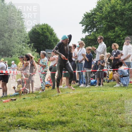15.06.2025 - 27. Vierlanden-Triathlon KatJ http://msf.ph/oto/8025561 15.06.2025 10:58:40 Schwimmen 636, 643, 667, 684, 732, 747 meine-sportfotos.de