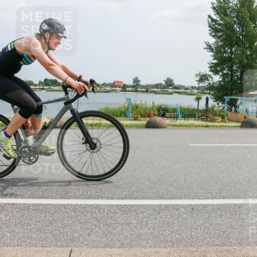 21.06.2025 - 27. Vierlanden-Triathlon H.Heesch http://msf.ph/oto/8025581 15.06.2025 12:07:13 Radfahren 749, 942, 961 meine-sportfotos.de
