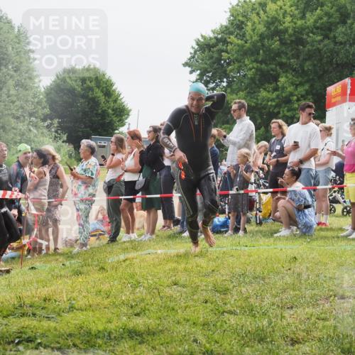 15.06.2025 - 27. Vierlanden-Triathlon KatJ http://msf.ph/oto/8025592 15.06.2025 10:58:41 Schwimmen 636, 667, 684, 732, 747 meine-sportfotos.de