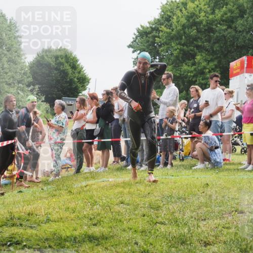 15.06.2025 - 27. Vierlanden-Triathlon KatJ http://msf.ph/oto/8025600 15.06.2025 10:58:41 Schwimmen 636, 667, 684, 732, 747 meine-sportfotos.de