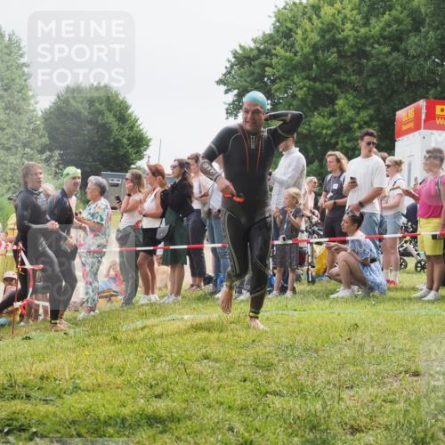 15.06.2025 - 27. Vierlanden-Triathlon KatJ http://msf.ph/oto/8025614 15.06.2025 10:58:41 Schwimmen 636, 667, 684, 732, 747 meine-sportfotos.de