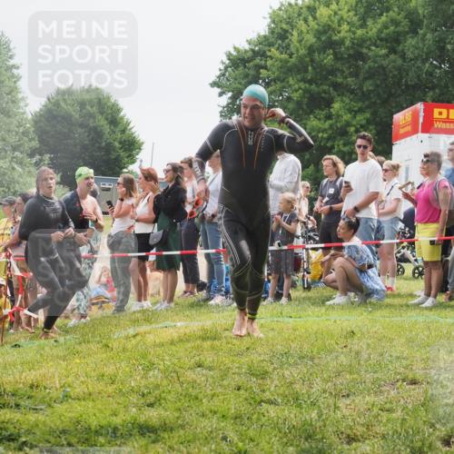 15.06.2025 - 27. Vierlanden-Triathlon KatJ http://msf.ph/oto/8025621 15.06.2025 10:58:41 Schwimmen 636, 667, 684, 732, 747 meine-sportfotos.de