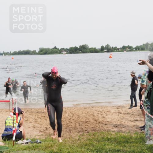 21.06.2025 - 27. Vierlanden-Triathlon MichiJ http://msf.ph/oto/8025624 15.06.2026 10:56:50 Schwimmen 642, 651, 688, 691, 755 meine-sportfotos.de