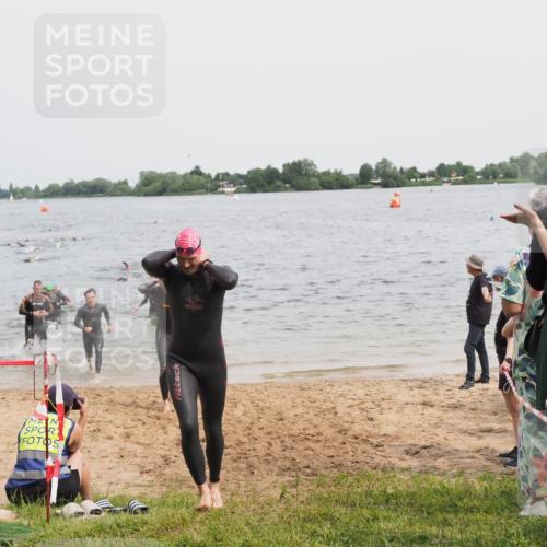 21.06.2025 - 27. Vierlanden-Triathlon MichiJ http://msf.ph/oto/8025631 15.06.2026 10:56:50 Schwimmen 642, 651, 688, 691, 755 meine-sportfotos.de