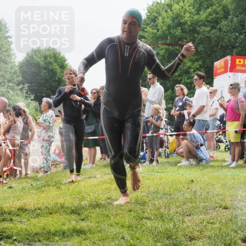 15.06.2025 - 27. Vierlanden-Triathlon KatJ http://msf.ph/oto/8025683 15.06.2025 10:58:42 Schwimmen 636, 667, 684, 732, 747 meine-sportfotos.de