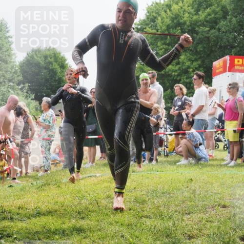 15.06.2025 - 27. Vierlanden-Triathlon KatJ http://msf.ph/oto/8025691 15.06.2025 10:58:42 Schwimmen 636, 667, 684, 732, 747 meine-sportfotos.de