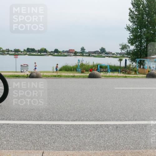 21.06.2025 - 27. Vierlanden-Triathlon H.Heesch http://msf.ph/oto/8025720 15.06.2025 11:17:30 Radfahren 213, 824 meine-sportfotos.de