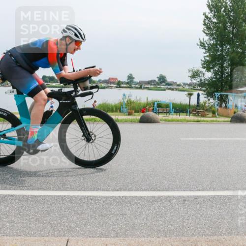 21.06.2025 - 27. Vierlanden-Triathlon H.Heesch http://msf.ph/oto/8025730 15.06.2025 11:17:30 Radfahren 213, 824 meine-sportfotos.de