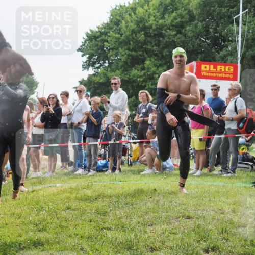 15.06.2025 - 27. Vierlanden-Triathlon KatJ http://msf.ph/oto/8025737 15.06.2025 10:58:43 Schwimmen 636, 667, 684, 732, 743, 747 meine-sportfotos.de