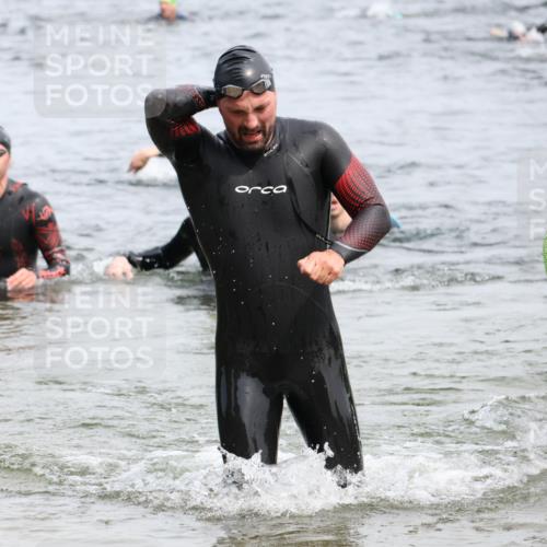 15.06.2025 - 27. Vierlanden-Triathlon Lena Gebhardt http://msf.ph/oto/8025743 15.06.2025 10:57:43 Schwimmen 686, 707, 738, 774 meine-sportfotos.de