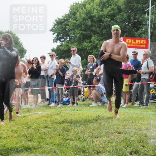 15.06.2025 - 27. Vierlanden-Triathlon KatJ http://msf.ph/oto/8025744 15.06.2025 10:58:43 Schwimmen 636, 667, 684, 732, 743, 747 meine-sportfotos.de