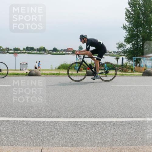 21.06.2025 - 27. Vierlanden-Triathlon H.Heesch http://msf.ph/oto/8025745 15.06.2025 11:17:48 Radfahren 7, 148, 153, 720, 947 meine-sportfotos.de
