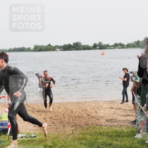 21.06.2025 - 27. Vierlanden-Triathlon MichiJ http://msf.ph/oto/8025752 15.06.2026 10:56:54 Schwimmen 642, 651, 654, 688, 691, 711, 718, 755 meine-sportfotos.de