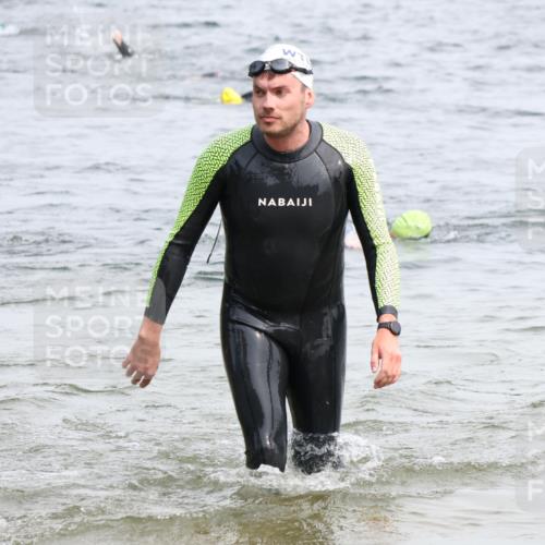 15.06.2025 - 27. Vierlanden-Triathlon Lena Gebhardt http://msf.ph/oto/8025760 15.06.2025 10:57:44 Schwimmen 686, 707, 738, 774 meine-sportfotos.de