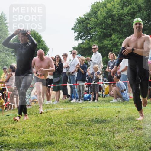 15.06.2025 - 27. Vierlanden-Triathlon KatJ http://msf.ph/oto/8025762 15.06.2025 10:58:44 Schwimmen 636, 667, 684, 732, 743, 747 meine-sportfotos.de
