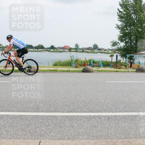 21.06.2025 - 27. Vierlanden-Triathlon H.Heesch http://msf.ph/oto/8025763 15.06.2025 12:07:45 Radfahren 899, 967 meine-sportfotos.de