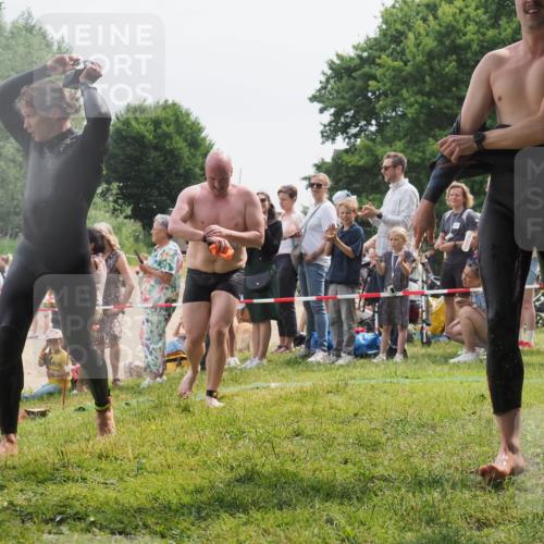 15.06.2025 - 27. Vierlanden-Triathlon KatJ http://msf.ph/oto/8025771 15.06.2025 10:58:44 Schwimmen 636, 667, 684, 732, 743, 747 meine-sportfotos.de