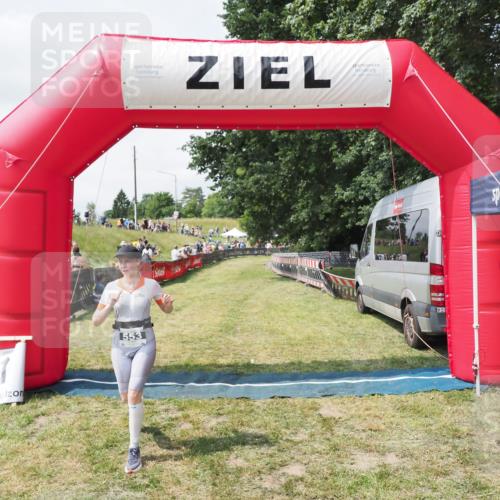 21.06.2025 - 27. Vierlanden-Triathlon MichiJ http://msf.ph/oto/8025773 15.06.2026 11:56:26 Ziel 553 meine-sportfotos.de