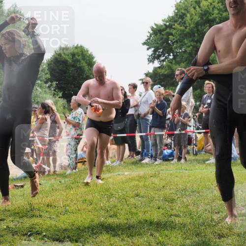 15.06.2025 - 27. Vierlanden-Triathlon KatJ http://msf.ph/oto/8025774 15.06.2025 10:58:44 Schwimmen 636, 667, 684, 732, 743, 747 meine-sportfotos.de