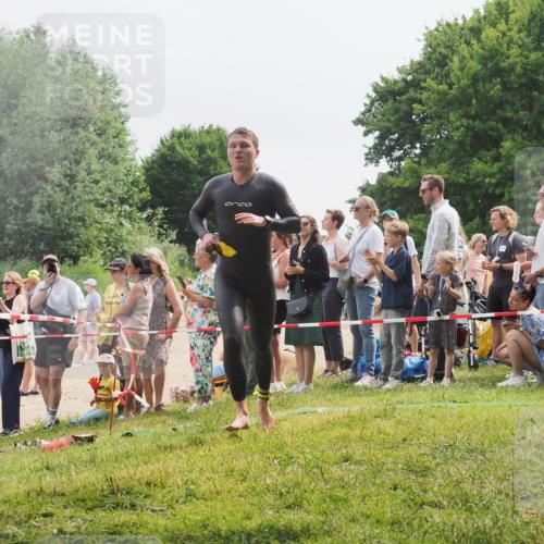 15.06.2025 - 27. Vierlanden-Triathlon KatJ http://msf.ph/oto/8025787 15.06.2025 10:58:49 Schwimmen 636, 667, 684, 743, 747 meine-sportfotos.de