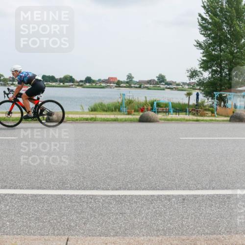 21.06.2025 - 27. Vierlanden-Triathlon H.Heesch http://msf.ph/oto/8025788 15.06.2025 12:07:53 Radfahren 218, 881, 908, 980 meine-sportfotos.de
