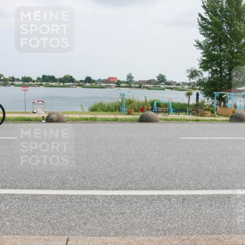 21.06.2025 - 27. Vierlanden-Triathlon H.Heesch http://msf.ph/oto/8025791 15.06.2025 12:07:53 Radfahren 218, 881, 908, 980 meine-sportfotos.de