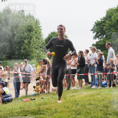 15.06.2025 - 27. Vierlanden-Triathlon KatJ http://msf.ph/oto/8025800 15.06.2025 10:58:50 Schwimmen 636, 667, 684, 743, 747 meine-sportfotos.de