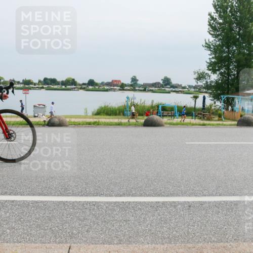 21.06.2025 - 27. Vierlanden-Triathlon H.Heesch http://msf.ph/oto/8025801 15.06.2025 11:17:52 Radfahren 7, 148, 153, 154, 720, 947 meine-sportfotos.de