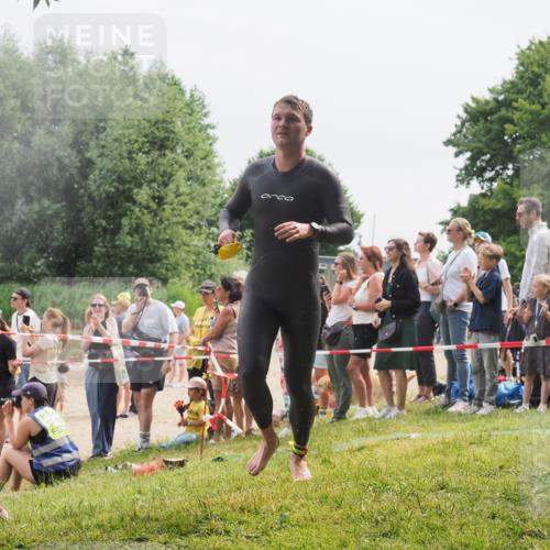15.06.2025 - 27. Vierlanden-Triathlon KatJ http://msf.ph/oto/8025802 15.06.2025 10:58:50 Schwimmen 636, 667, 684, 743, 747 meine-sportfotos.de