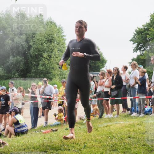 15.06.2025 - 27. Vierlanden-Triathlon KatJ http://msf.ph/oto/8025805 15.06.2025 10:58:50 Schwimmen 636, 667, 684, 743, 747 meine-sportfotos.de