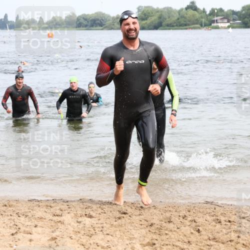 15.06.2025 - 27. Vierlanden-Triathlon Lena Gebhardt http://msf.ph/oto/8025808 15.06.2025 10:57:46 Schwimmen 686, 705, 707, 738, 774 meine-sportfotos.de